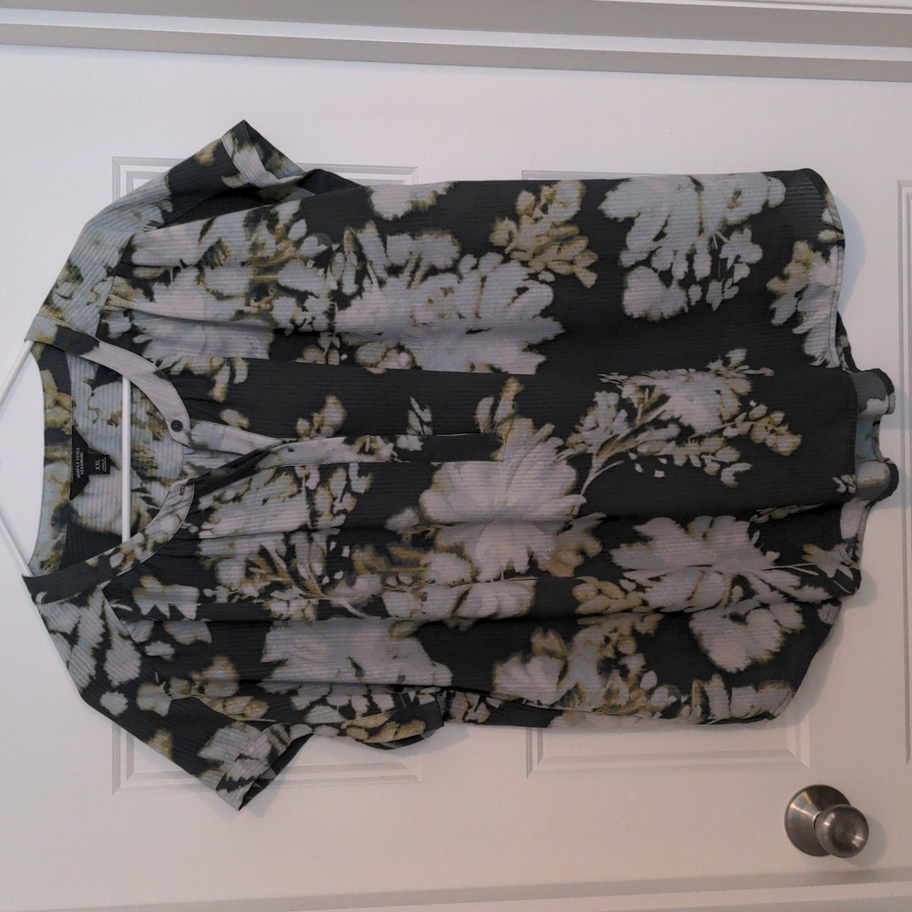 Simply Vera Vera Wang Floral Short-Sleeve Blouse in Olive, White, Black